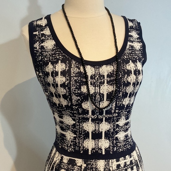 Carmen Marc Valvo Knitstretch Dress Size S - Picture 6 of 10